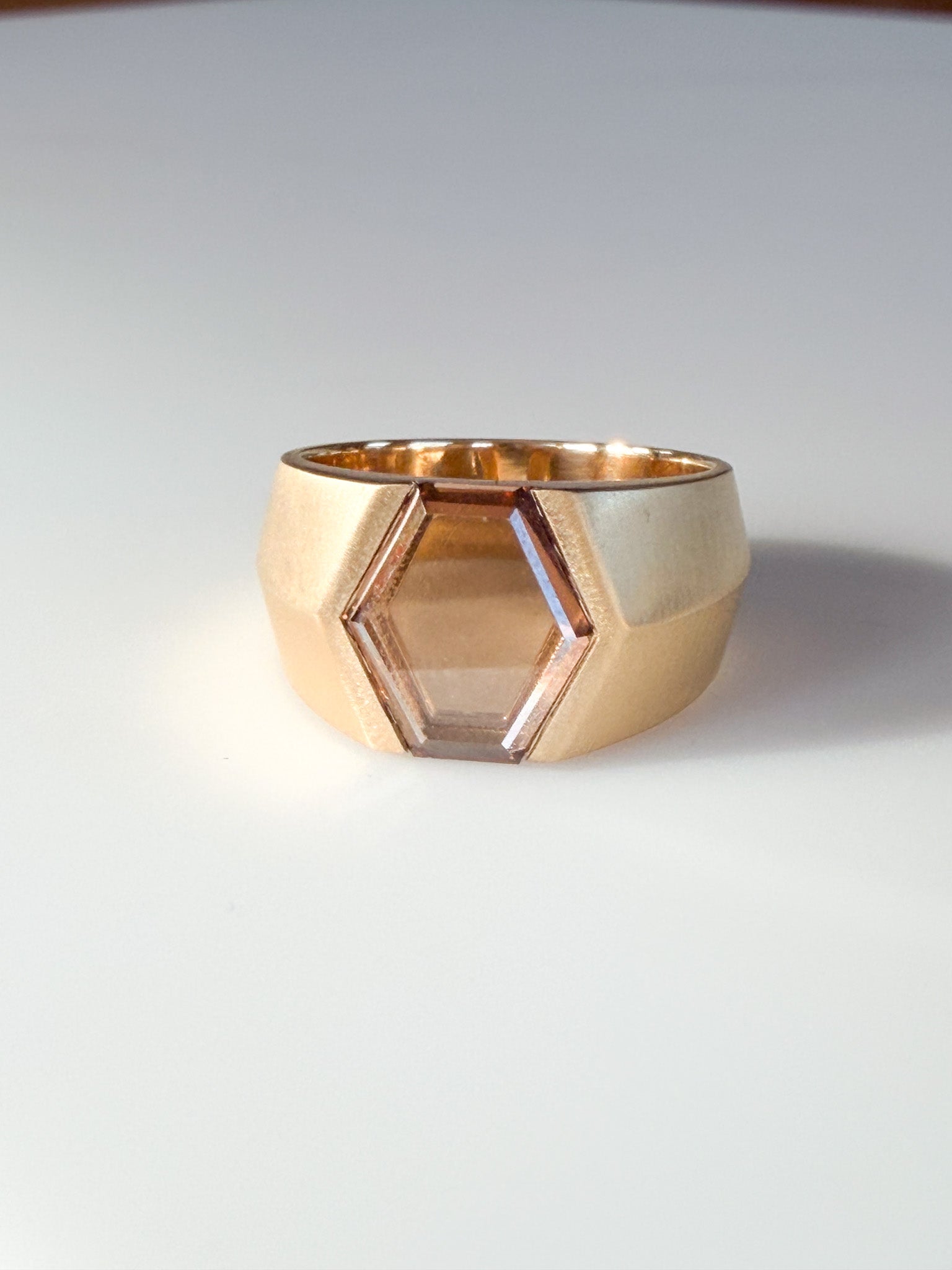 THE PORTRAIT Signet - Dark Brown Hexagon Diamond