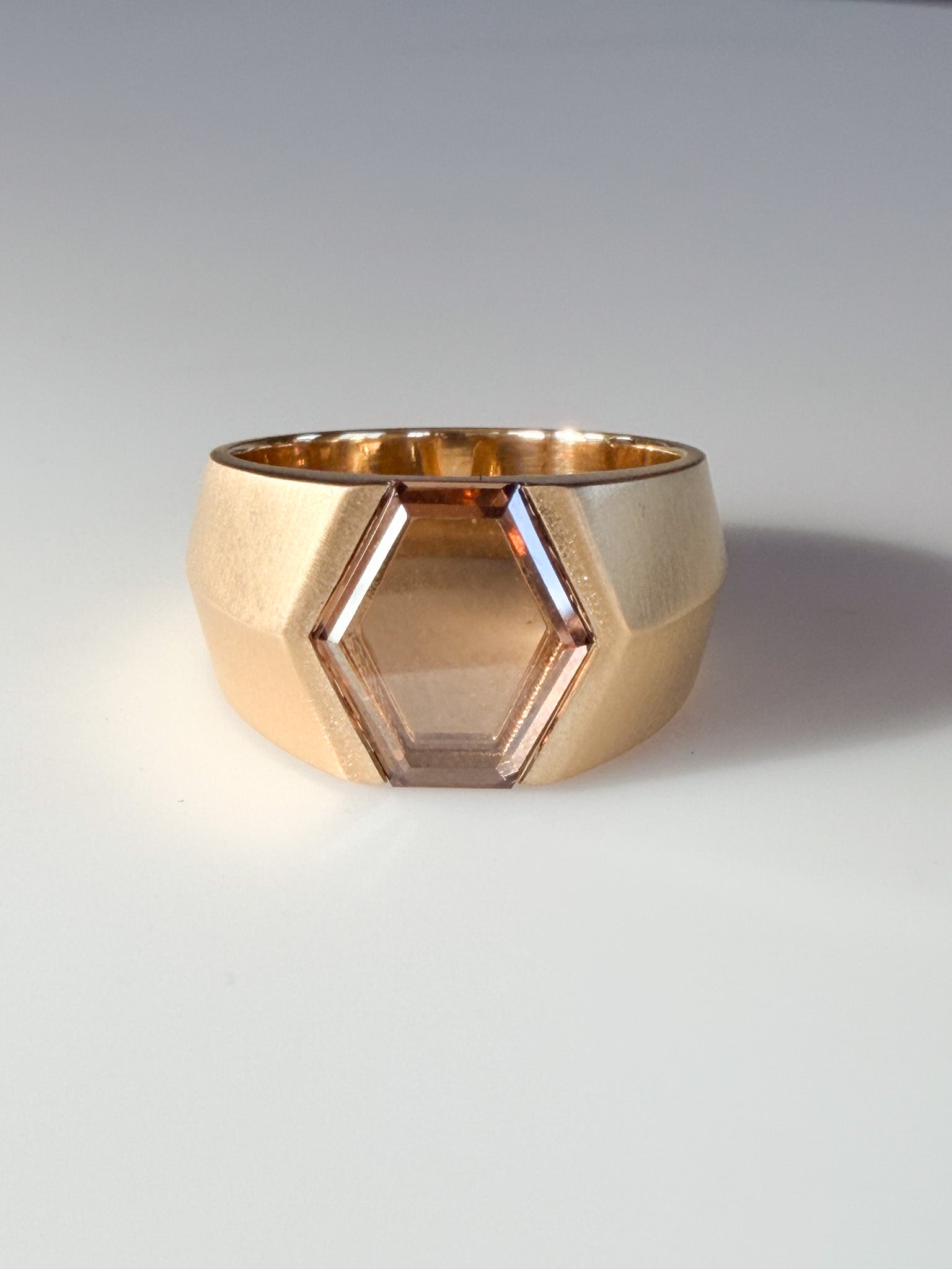 THE PORTRAIT Signet - Dark Brown Hexagon Diamond