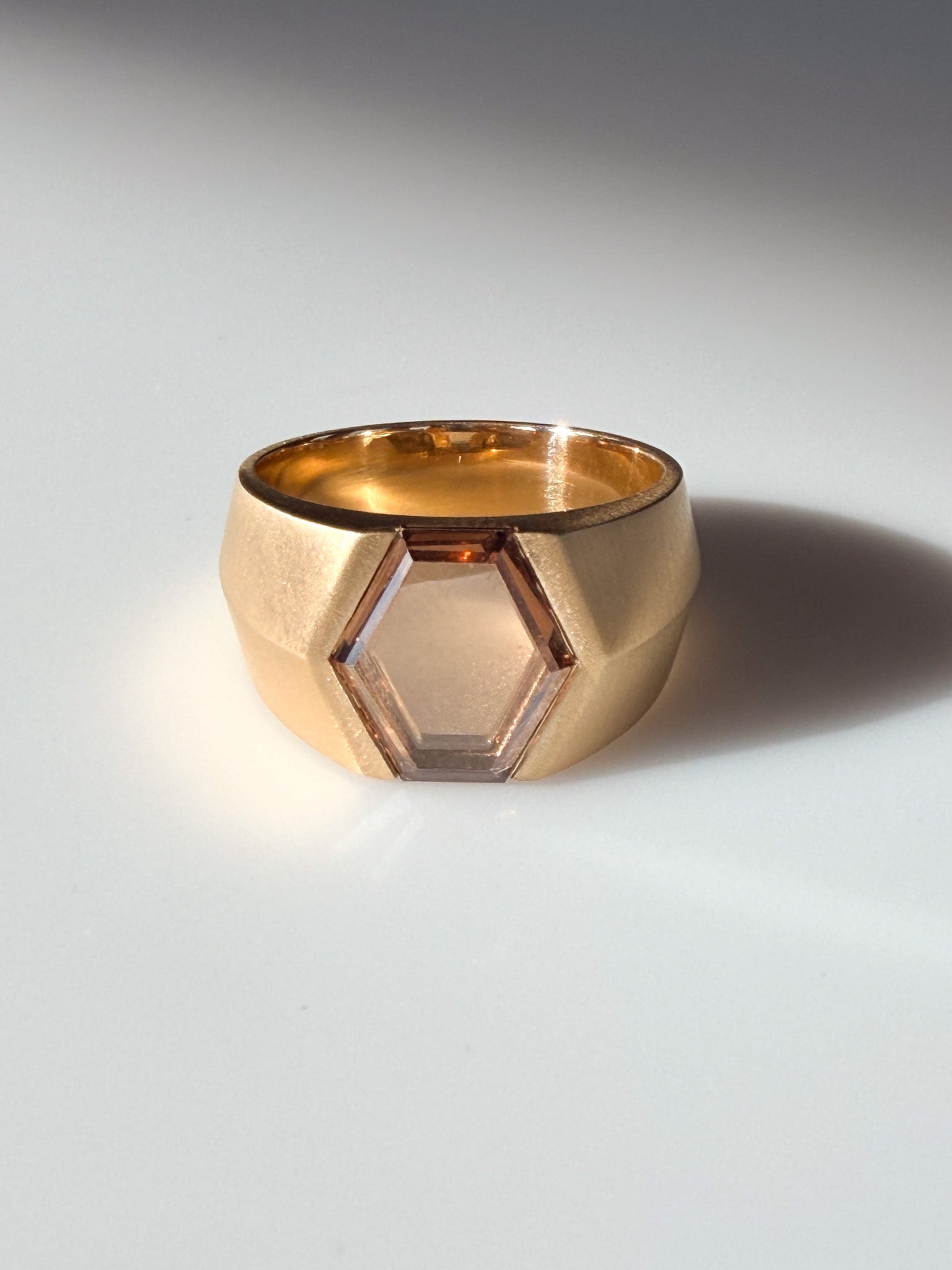 THE PORTRAIT Signet - Dark Brown Hexagon Diamond