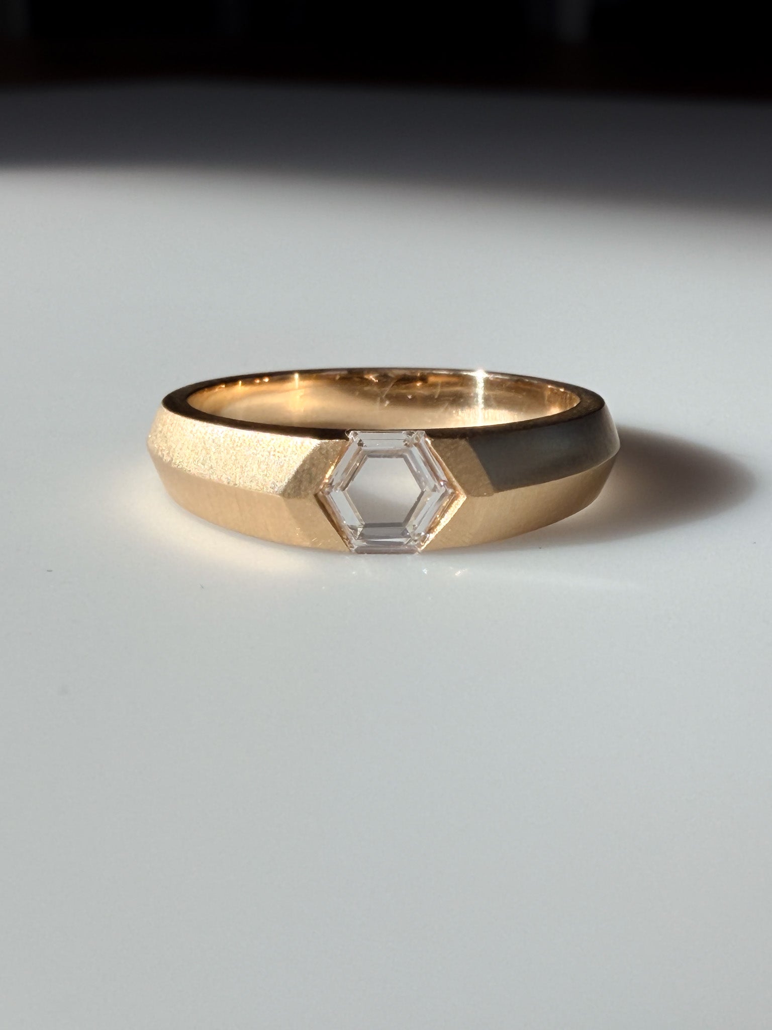 THE PORTRAIT Signet - White Hexagon Diamond