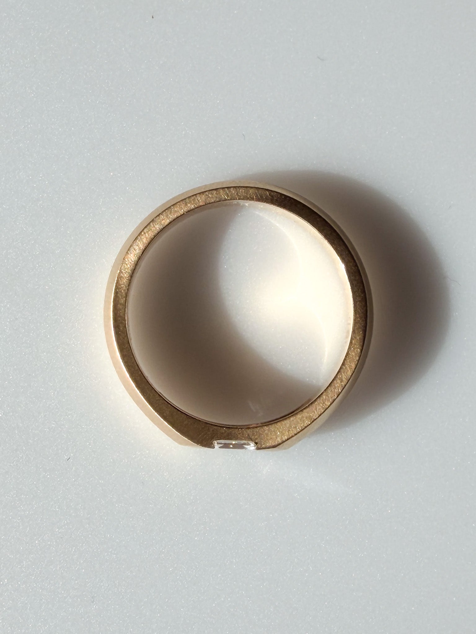 THE PORTRAIT Signet - White Hexagon Diamond