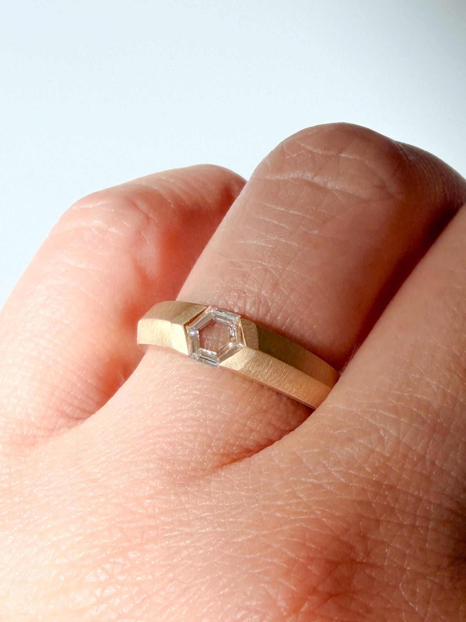 THE PORTRAIT Signet - White Hexagon Diamond