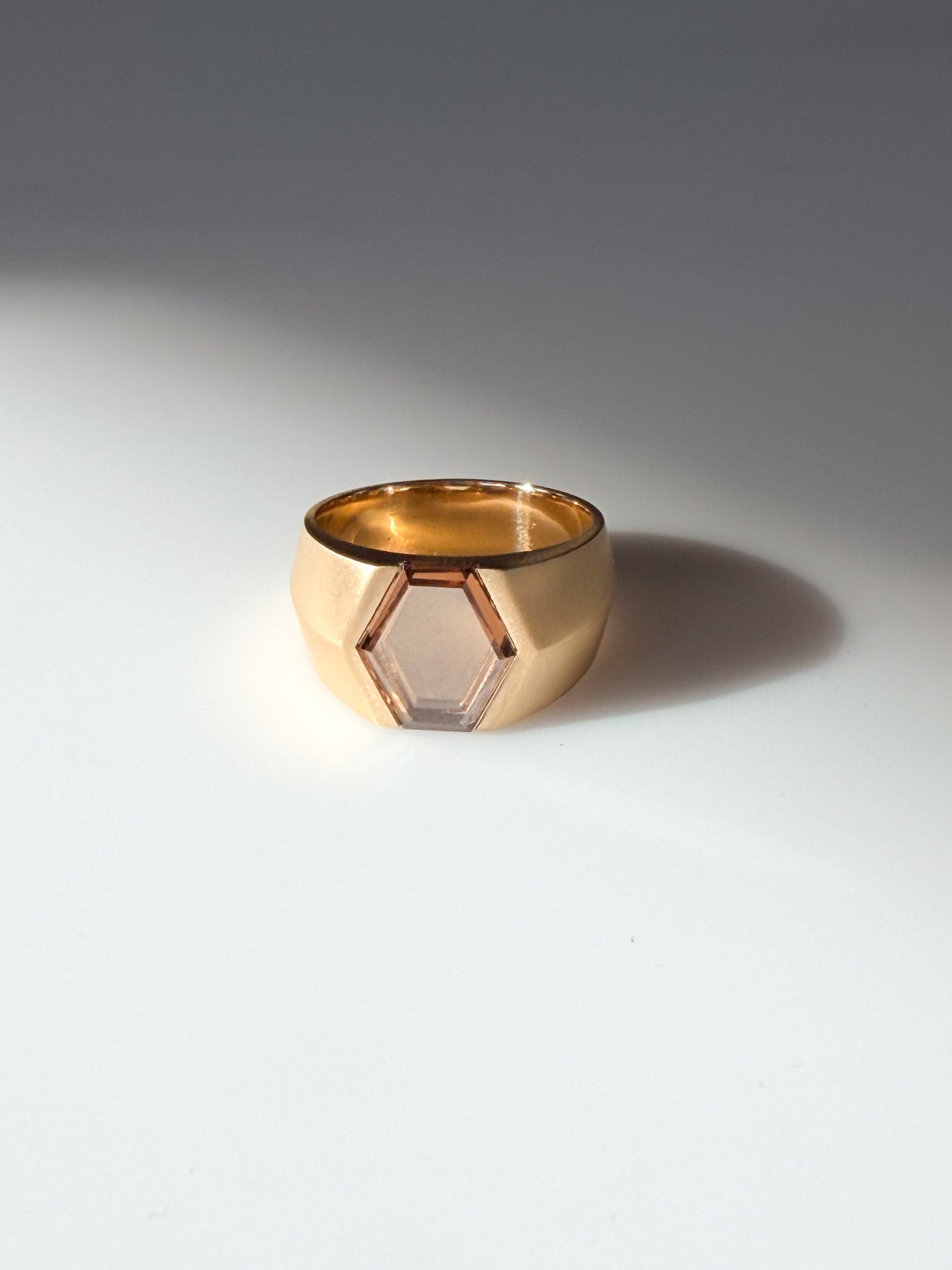 THE PORTRAIT Signet - Dark Brown Hexagon Diamond